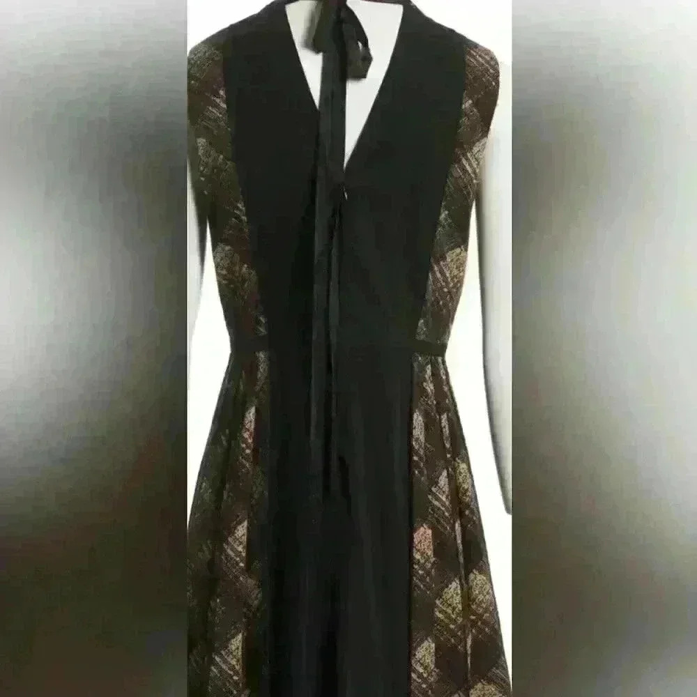 Beautiful never worn Marc Jacobs  dress size 4. 100 percent wool silk lining